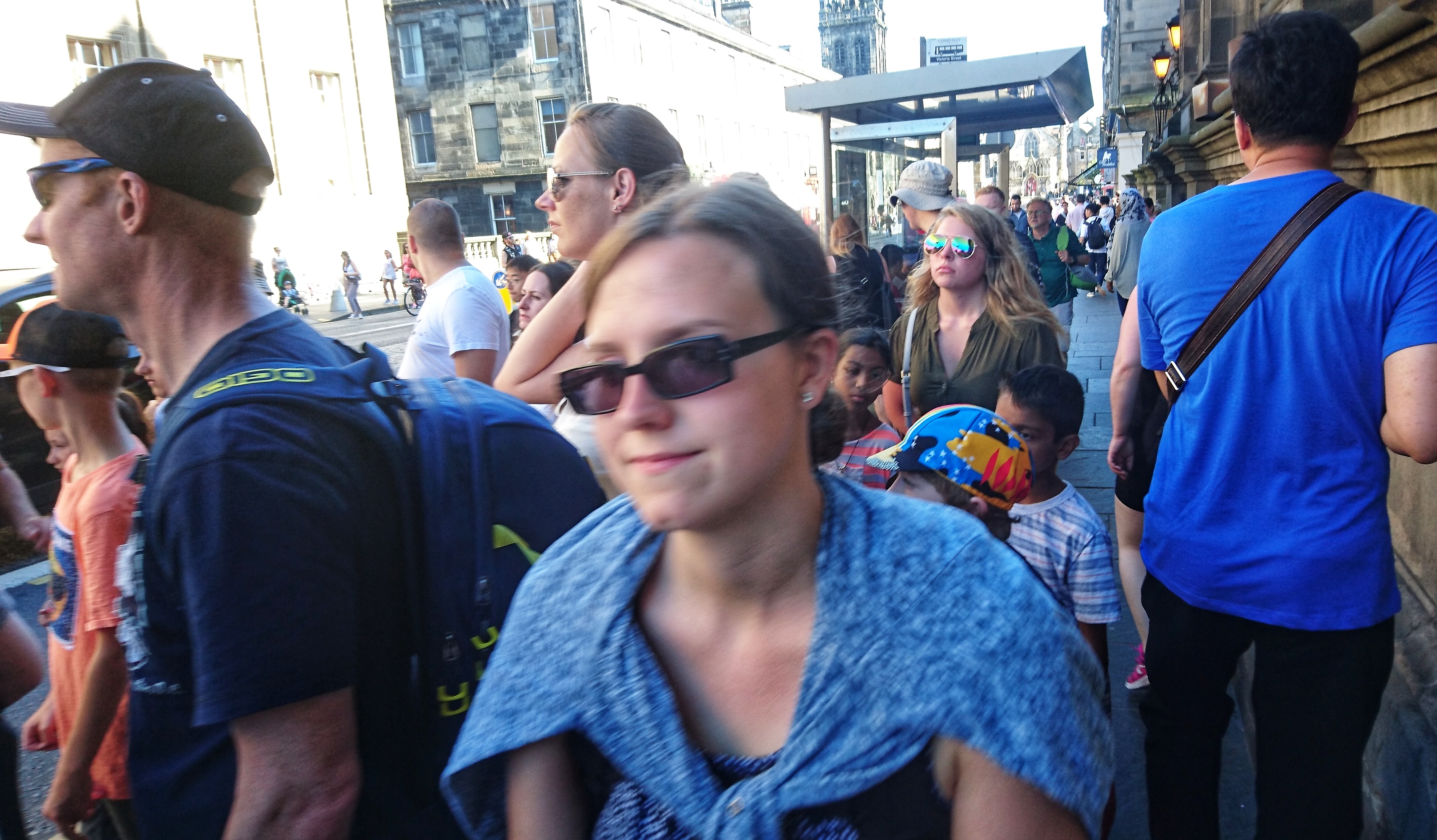 Crowds swamp a bus stop